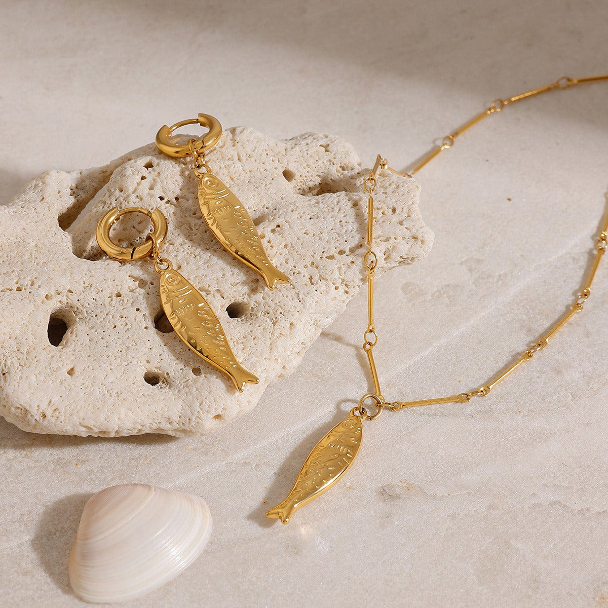 Pinky Beach 6 Pearl Earrings + Necklace Set product photo