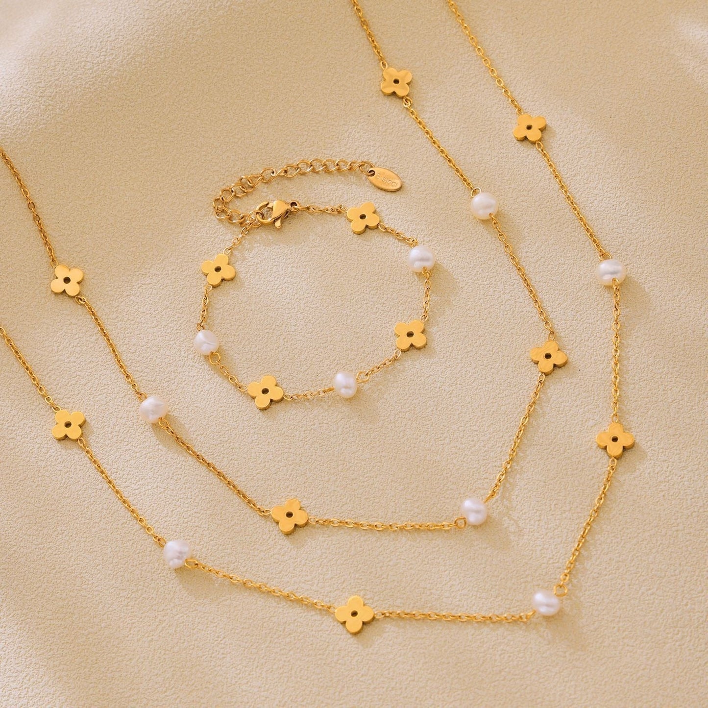 Snapper Rocks 9 Floral Necklace + Bracelet Set product photo